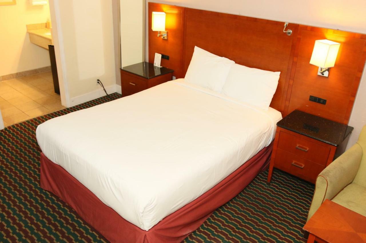 Town And Country Inn Santa Maria  Zewnętrze zdjęcie