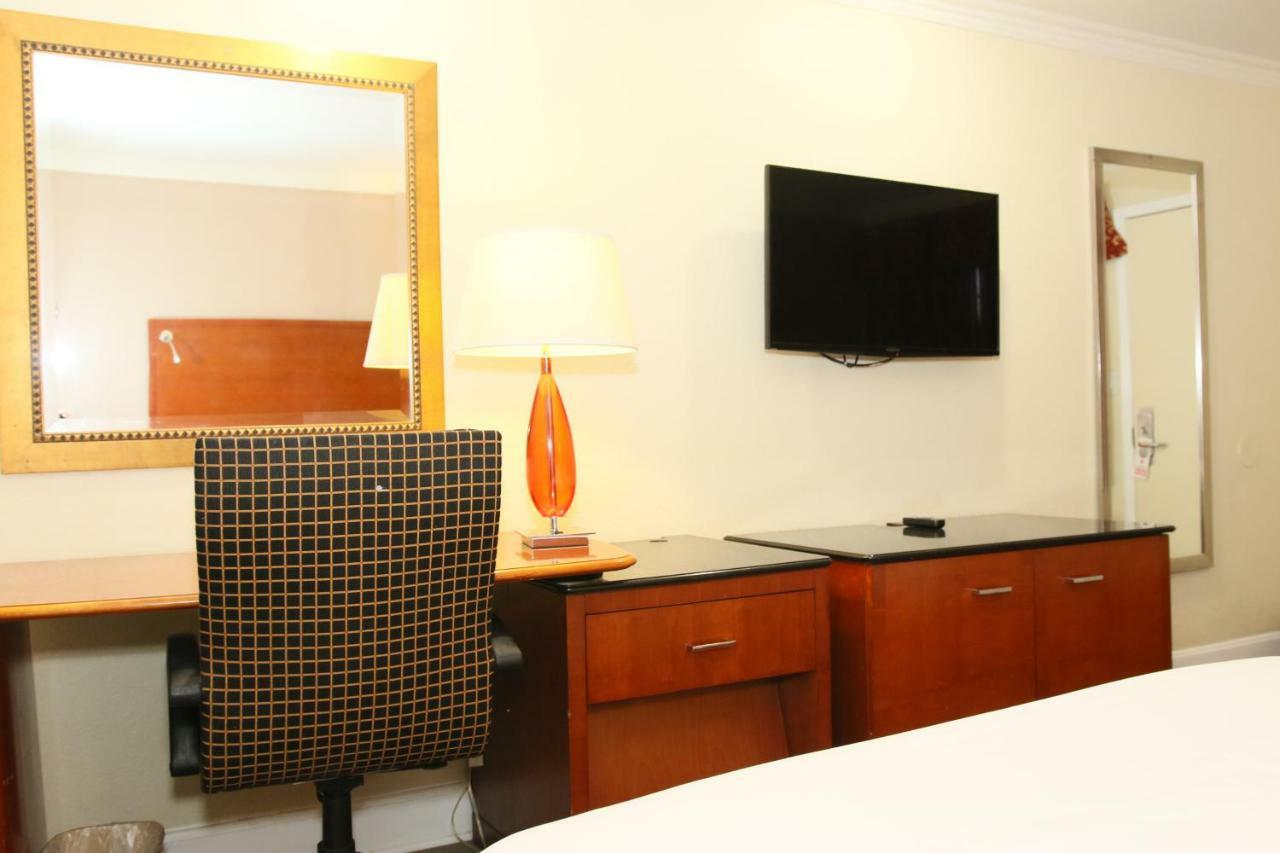 Town And Country Inn Santa Maria  Zewnętrze zdjęcie