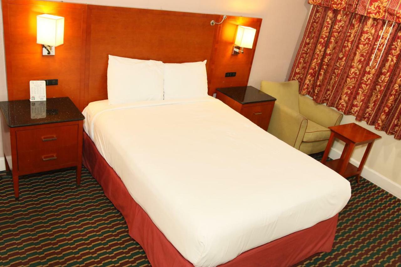 Town And Country Inn Santa Maria  Zewnętrze zdjęcie