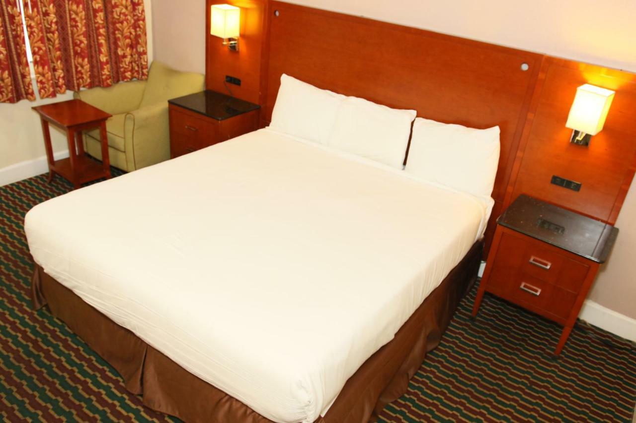 Town And Country Inn Santa Maria  Zewnętrze zdjęcie