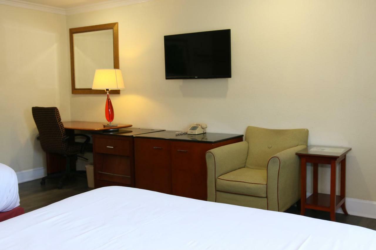 Town And Country Inn Santa Maria  Zewnętrze zdjęcie